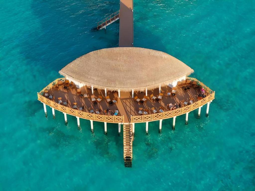 Angaga Island Resort And Spa Exterior photo