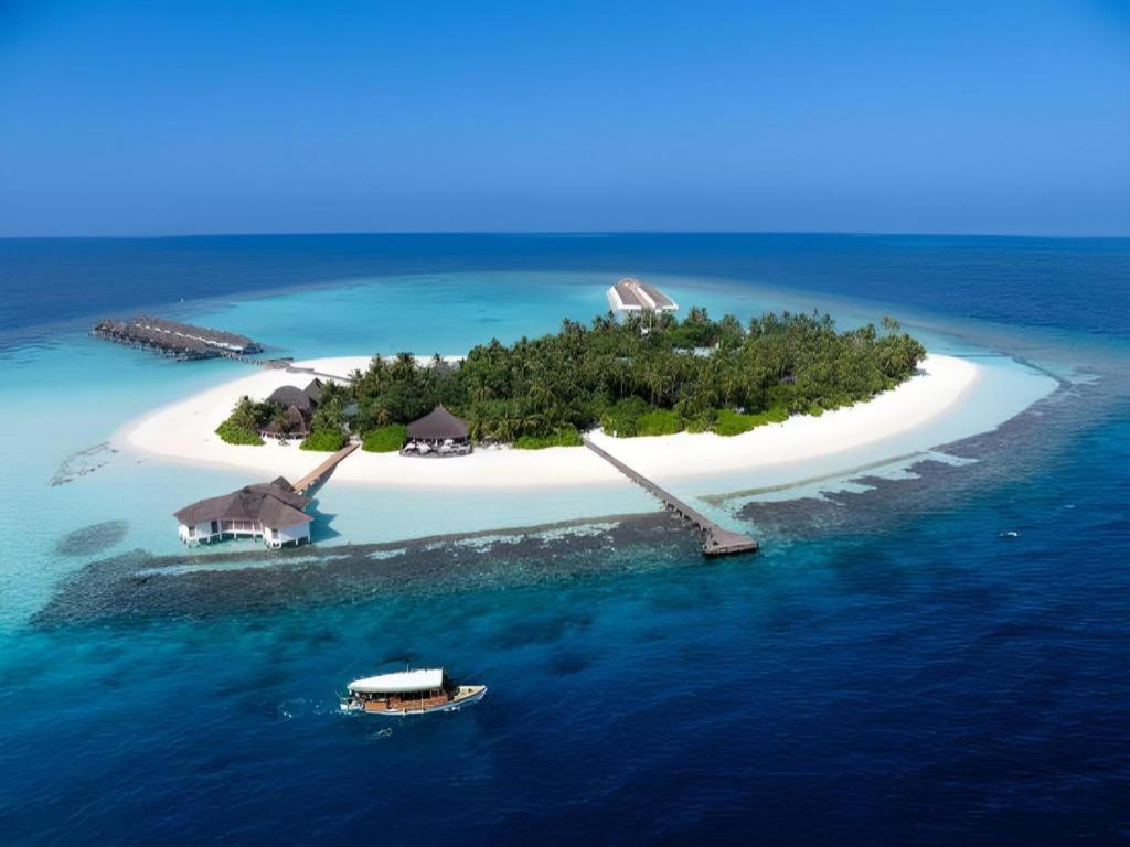 Angaga Island Resort And Spa Exterior photo