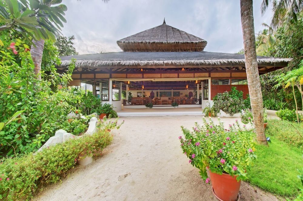 Angaga Island Resort And Spa Exterior photo
